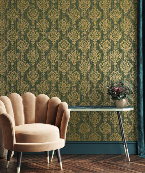 Dinding dengan Wallpaper Motif Klasik